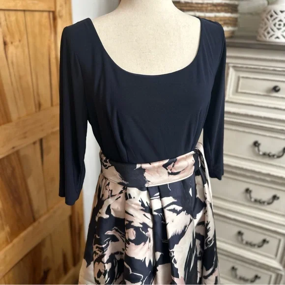 Navy and Pink R&M Dress - Picture 2 of 11